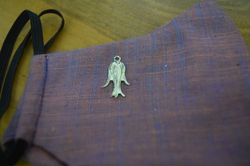 اضافة اكسسوار معدني للكمامة