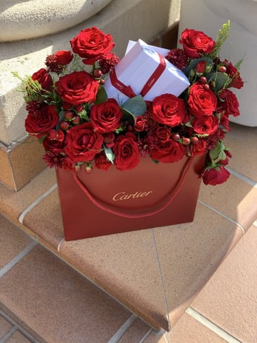 تنسيق مجموعه هدايا على كيس كارتييه