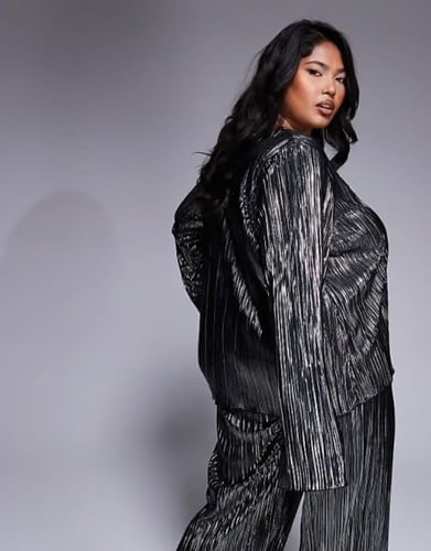 طقم توب وبنطلون ميتالك مقاس ٢٠ امريكي