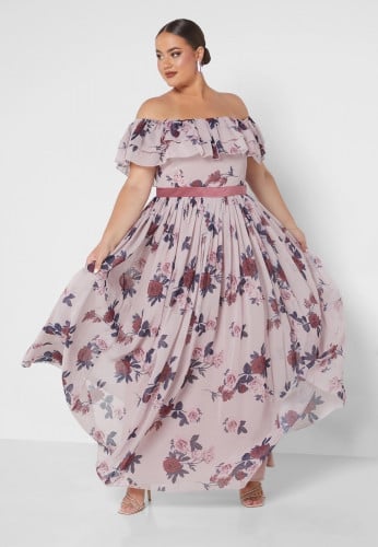 فستان سهرة بطبعات اكتاف مكشوفة