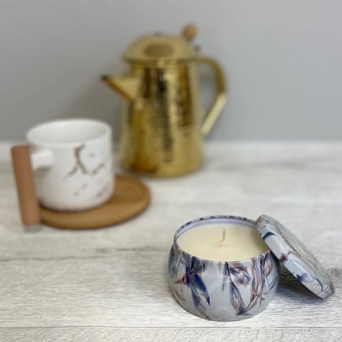 شمع مع رائحة شاي ابيض وبنفسجي