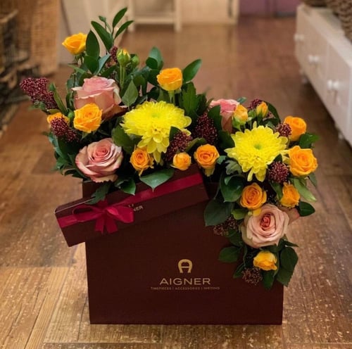 تنسيق مجموعه هدايا على كيس اقنر