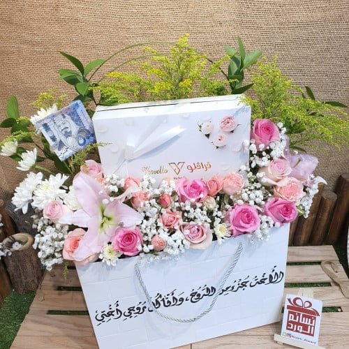 تنسيق كيس بالورد مع عبارة فقط