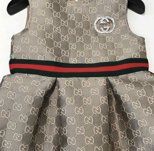 فستان قوتشي قطعتين مزين ببروش فصوص