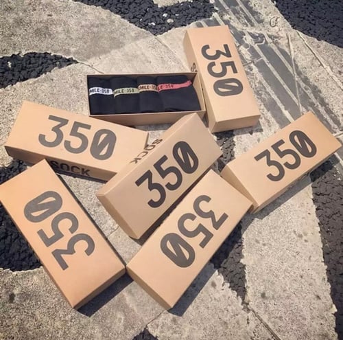 تسليم فوري ( one size ) Yeezy 350 Socks Box 4 pcs