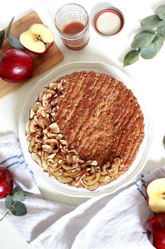 تشيز كيك التفاح بالقرفة و الشوفان و صوص الكراميل