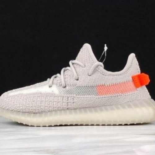Adidas Yeezy Boost 350 Tail Light / Kidsتسليم فوري