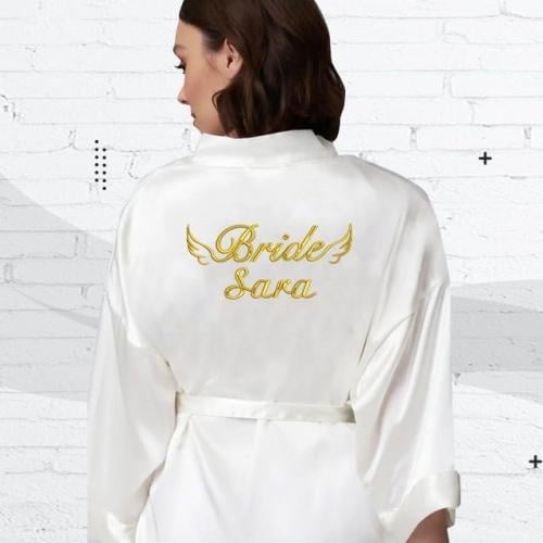 روب العروسة Bride مطرز باسمك بلون ذهبي