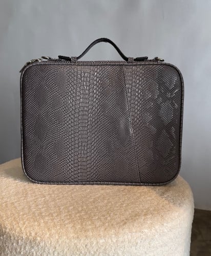 شنطة لاب توب رمادي بايثون