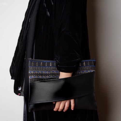 باوتش بمسكه أسود