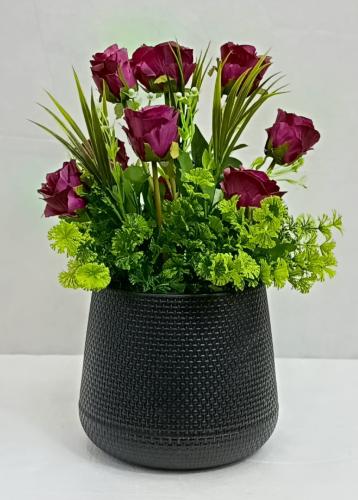 شجرة ورد مع حوض بلاستيك الارتفاع 40 سم العرض 25 سم