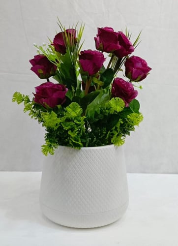 شجرة ورد مع حوض بلاستيك الارتفاع 40 سم العرض 25 سم