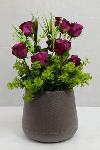 شجرة ورد مع حوض بلاستيك الارتفاع 40 سم العرض 25 سم