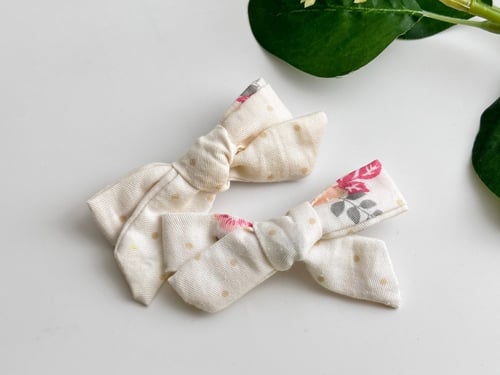 فيونكات شعر صغيره