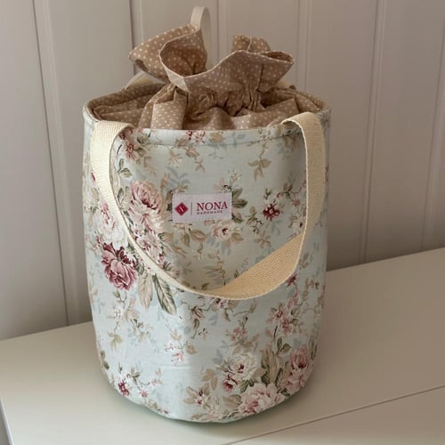 شنطه قهوه أسطوانيه