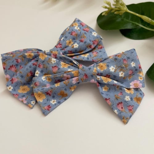 فيونكات شعر وسط