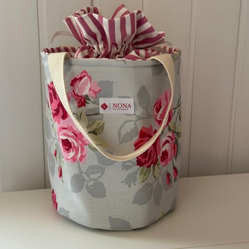 شنطه قهوه أسطوانيه