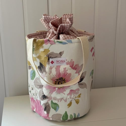 شنطه قهوه أسطوانيه