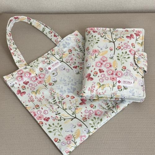 غلاف كتاب مع شنطه