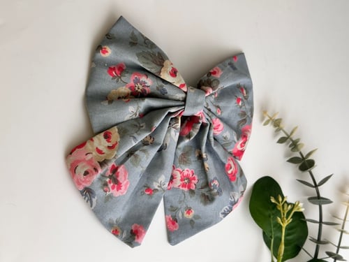 فيونكات شعر كبيره