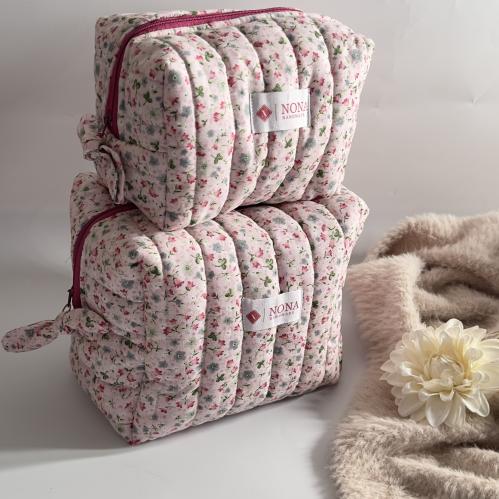 شنطه مكياج او اغراض العنايه