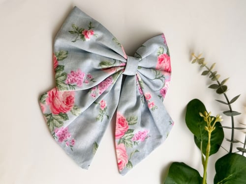 فيونكات شعر كبيره