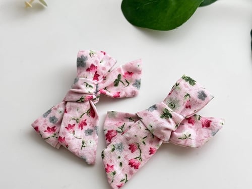 فيونكات شعر صغيره