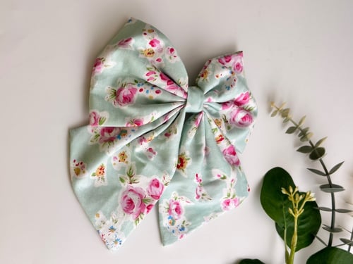 فيونكات شعر كبيره