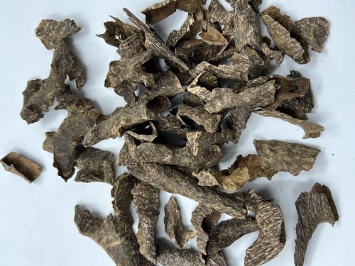 Vietnamese oud, very high quality