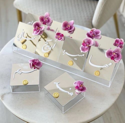 بوكسات مرايا اسم خاص