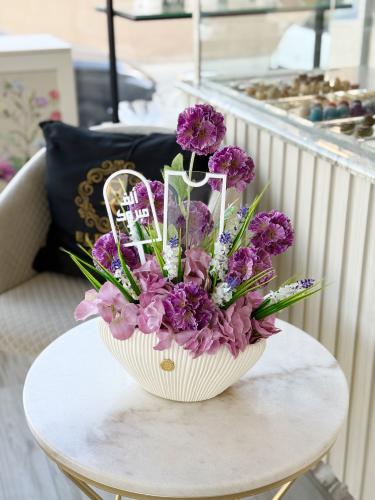 فازة ورد صناعي