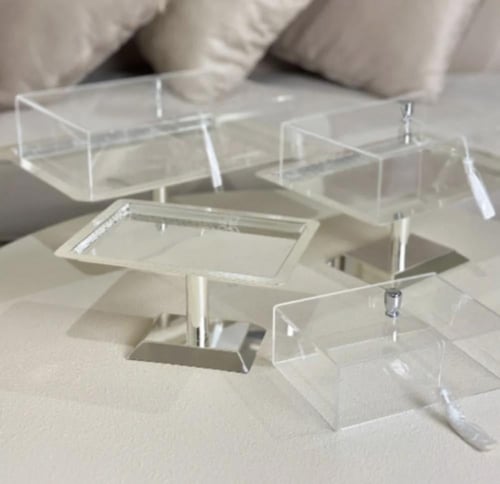 تقديمة مميزة بغطاء اكريلك