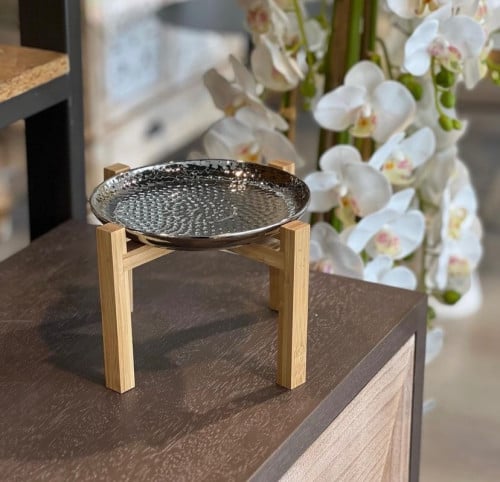 ستاند بقاعدة خشبية