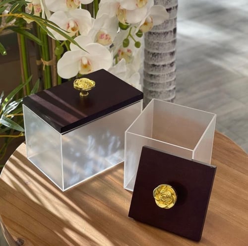 علبة اكريلك
