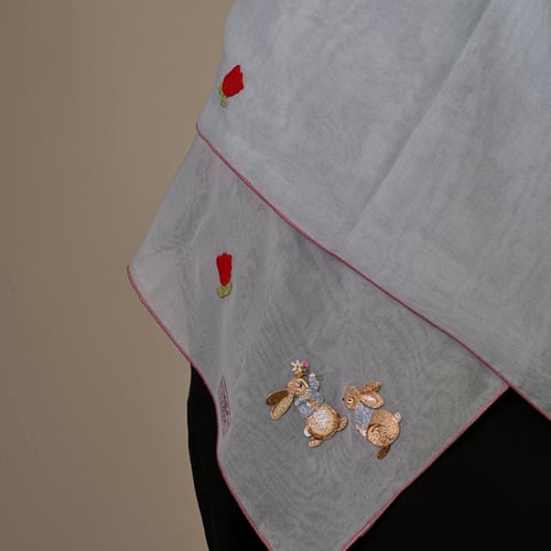 طرحه بوال سماوي فاتح بتطريز الأرنب والوردات المتنا...