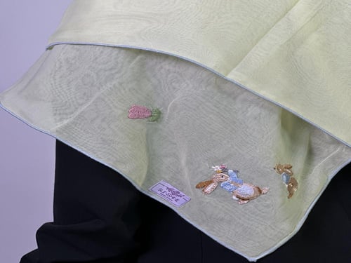 طرحه بوال اصفر فاتح بتطريز الأرنب والوردات المتناث...