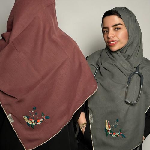 طرحه بوال بتطريز الحوت المتورد متوفرة باللون الزيت...