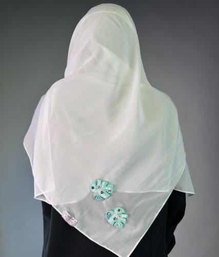 طرحه ليزر اندونيسي أبيض ، بتطريز ورقة الشجر