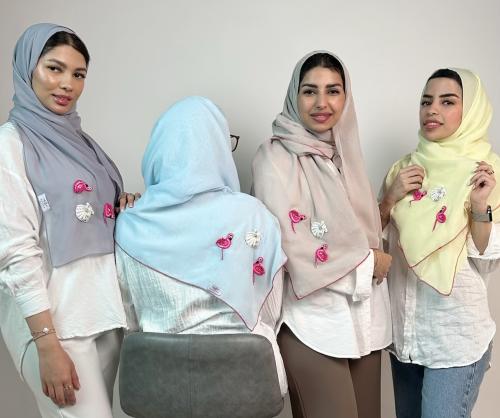 طرحه بوال متوفر باللون الاصفر الفاتح ، والبيج الفا...