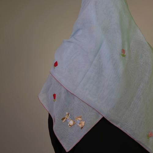 طرحه بوال سماوي فاتح بتطريز الأرنب والوردات المتنا...