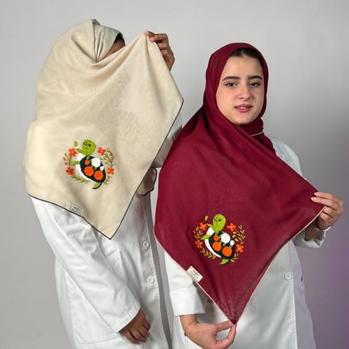 طرحة بوال باللون العودي بتصميم السلحفاة الهادئة تط...