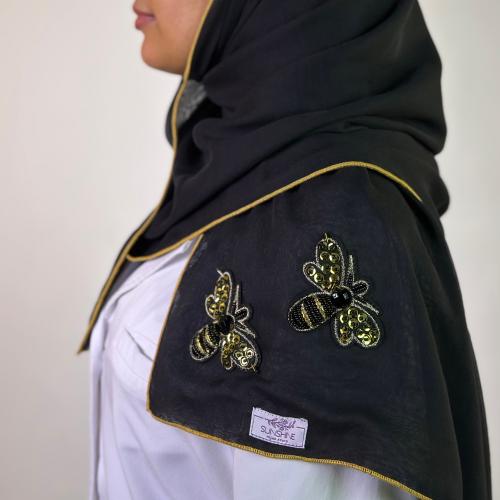 طرحه بوال أسود بتطريز نحلتين