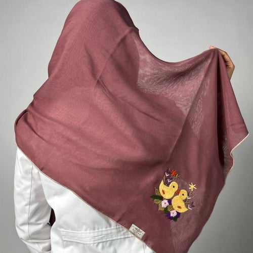 طرحة بوال بتصميم الكتكوتين والأزهار متوفّرة بالألو...