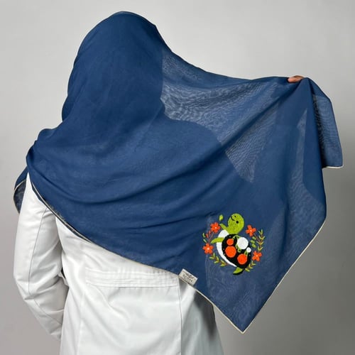 طرحة بوال باللون الكُحلي بتصميم السلحفاة الهادئة ت...