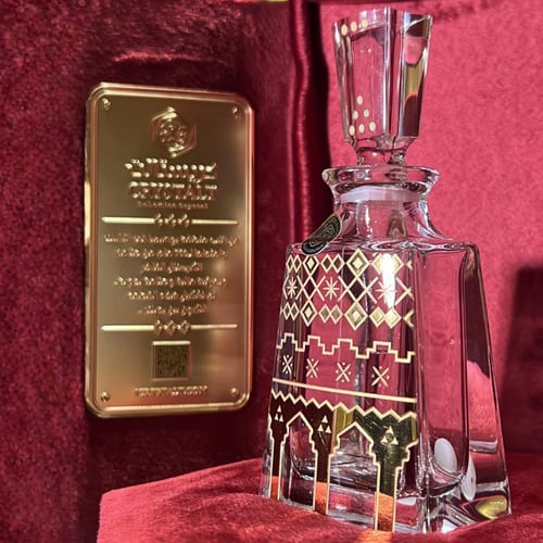 صندوق جلدي سداسي فاخر مع كريستالة موديل المصمك