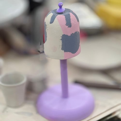 اداة مساعدة للختم على قاعدة الكوب