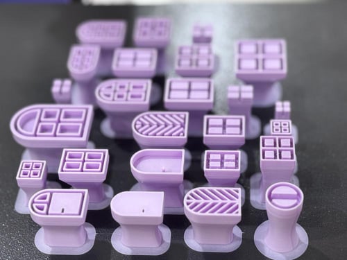 اختام متنوعة بأشكال ابواب ونوافذ