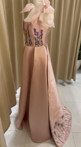 فستان كلوش تطريز