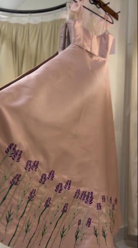 فستان كلوش تطريز