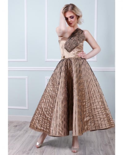 فستان مشغول